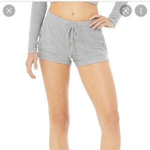 Alo yoga daze shorts in gray, size XS